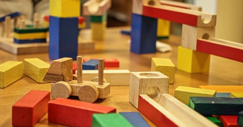 Les alternatives aux écrans pour occuper son enfant de façon ludique